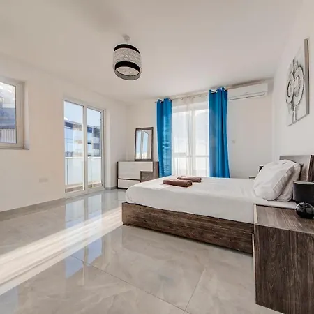 Beautiful 2bdr 2bth In Sliema With Sea Views