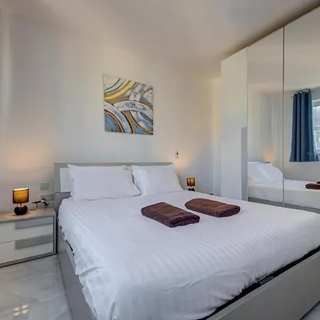 Apartmán Beautiful 2bdr 2bth In Sliema With Sea Views *