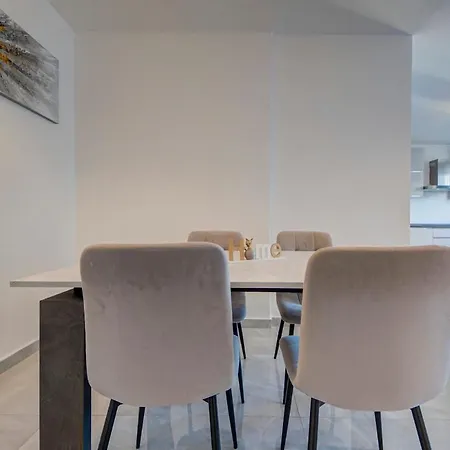 Daire Beautiful 2bdr 2bth In Sliema With Sea Views Gzira